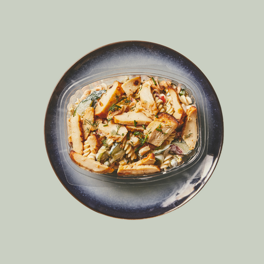 Hjemmelavet pastasalat med marineret kylling